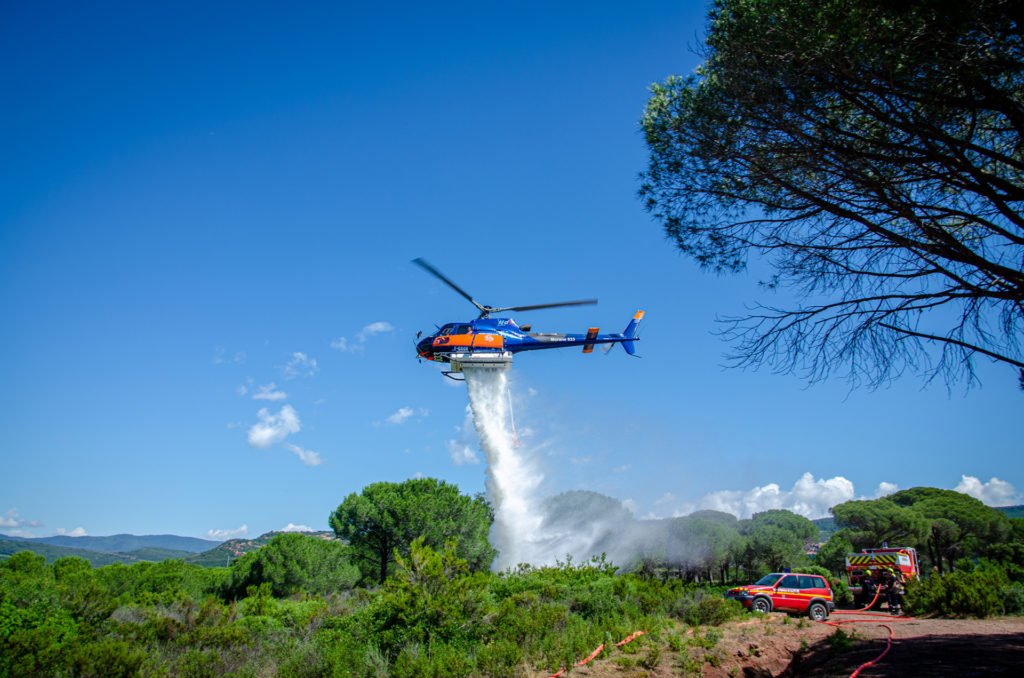Travail aerien - Lutte contre les feux de forêt - Mont Blanc Hélicoptères Courchevel