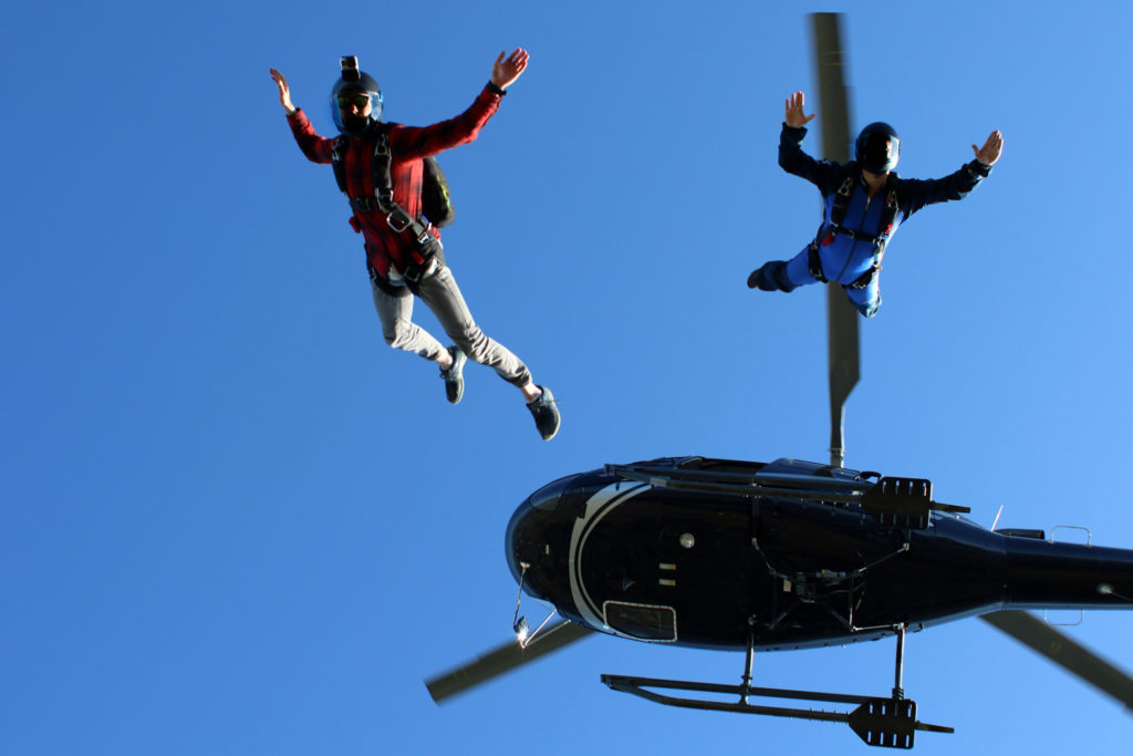 Flights Experiences - Parachutist Drop - Mont Blanc Hélicoptères Courchevel